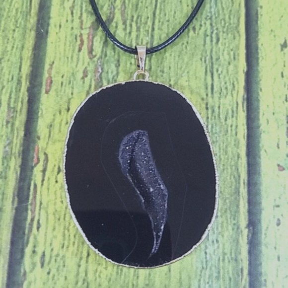 Jewelry - Statement black agate geode necklace